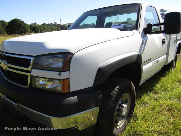 image for item DA6957 2007 Chevrolet Silverado Classic 2500HD utility bed pickup truck