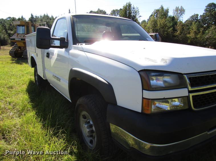 image for item DA6957 2007 Chevrolet Silverado Classic 2500HD utility bed pickup truck