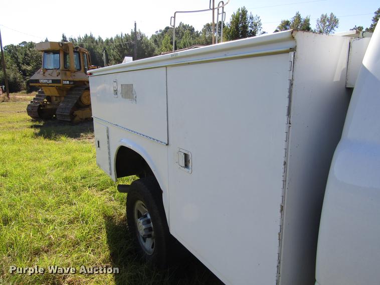 image for item DA6957 2007 Chevrolet Silverado Classic 2500HD utility bed pickup truck