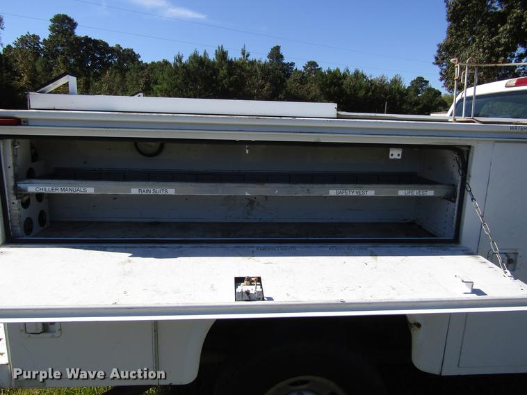 image for item DA6957 2007 Chevrolet Silverado Classic 2500HD utility bed pickup truck