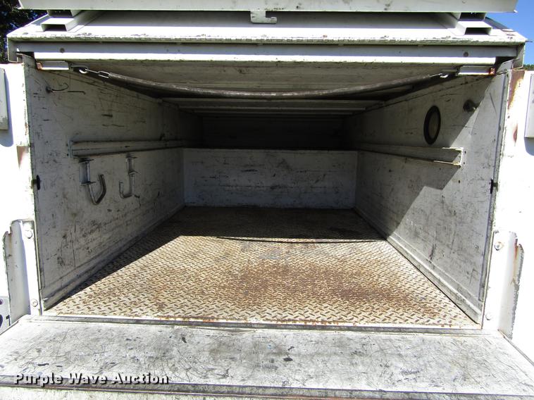 image for item DA6957 2007 Chevrolet Silverado Classic 2500HD utility bed pickup truck