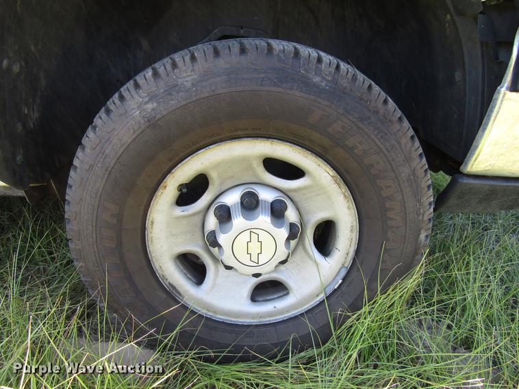 image for item DA6957 2007 Chevrolet Silverado Classic 2500HD utility bed pickup truck