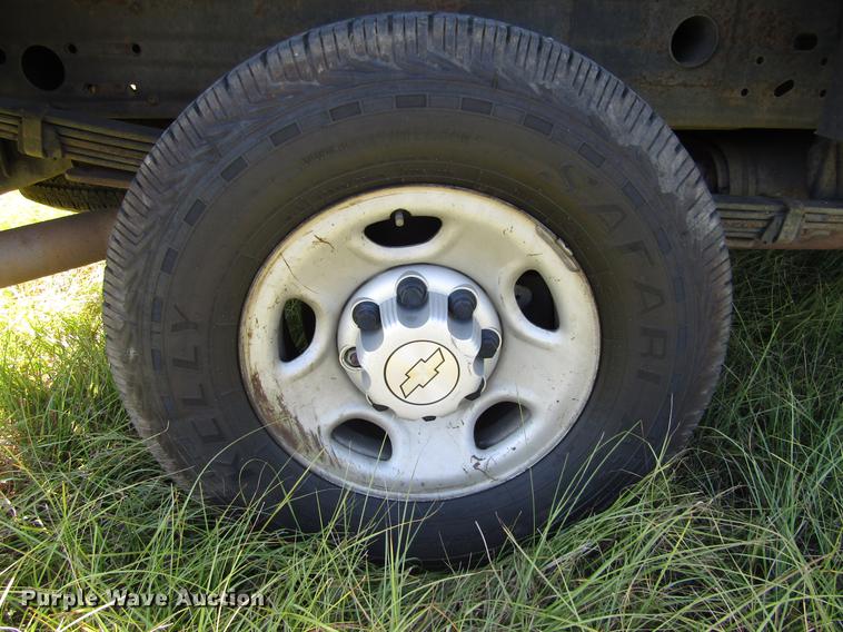 image for item DA6957 2007 Chevrolet Silverado Classic 2500HD utility bed pickup truck