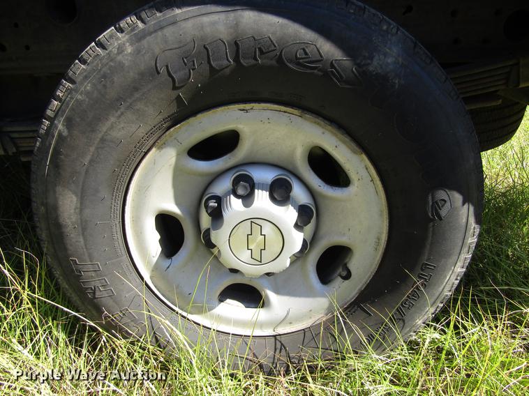 image for item DA6957 2007 Chevrolet Silverado Classic 2500HD utility bed pickup truck