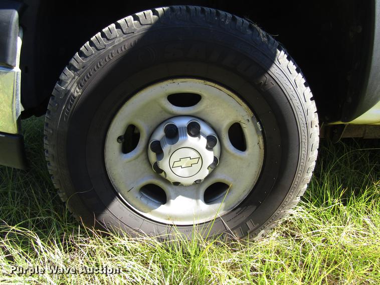 image for item DA6957 2007 Chevrolet Silverado Classic 2500HD utility bed pickup truck