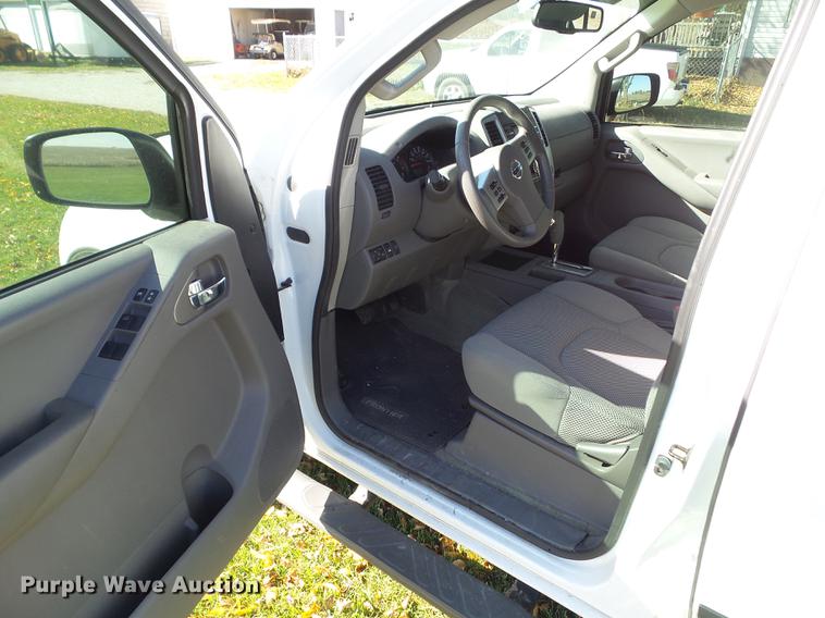 image for item DA7008 2013 Nissan Frontier SV Crew Cab pickup truck