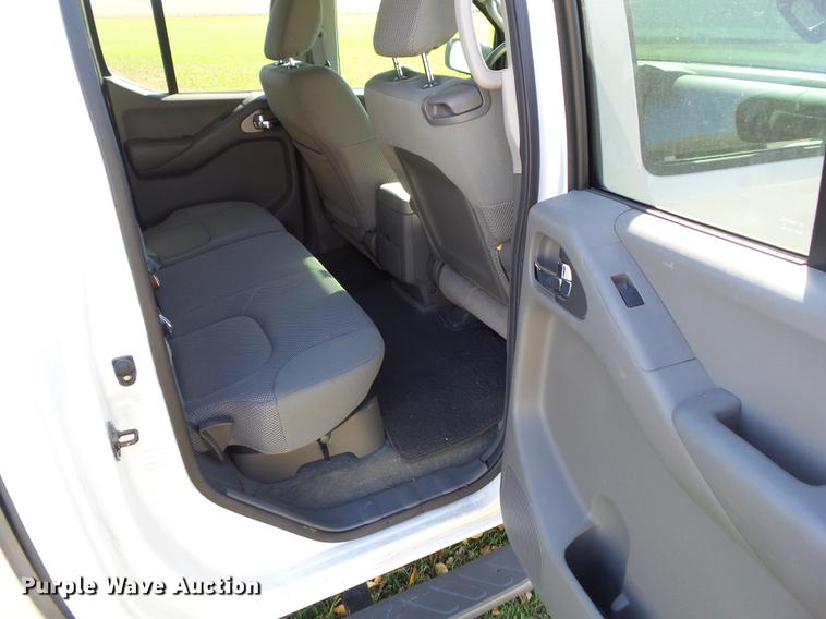 image for item DA7008 2013 Nissan Frontier SV Crew Cab pickup truck