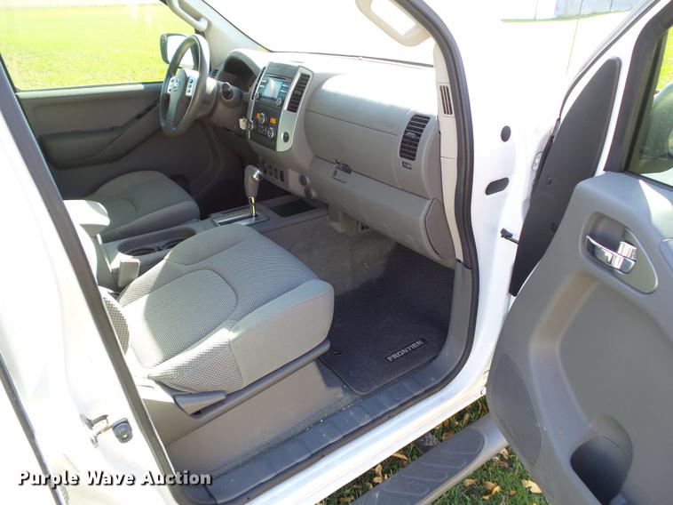 image for item DA7008 2013 Nissan Frontier SV Crew Cab pickup truck