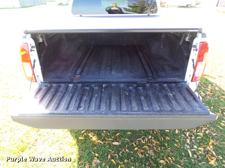 image for item DA7008 2013 Nissan Frontier SV Crew Cab pickup truck