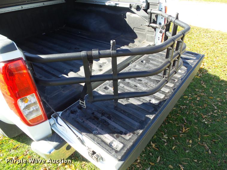 image for item DA7008 2013 Nissan Frontier SV Crew Cab pickup truck