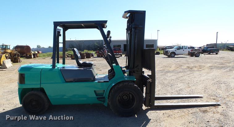 image for item DB4215 2001 Mitsubishi FD50C forklift