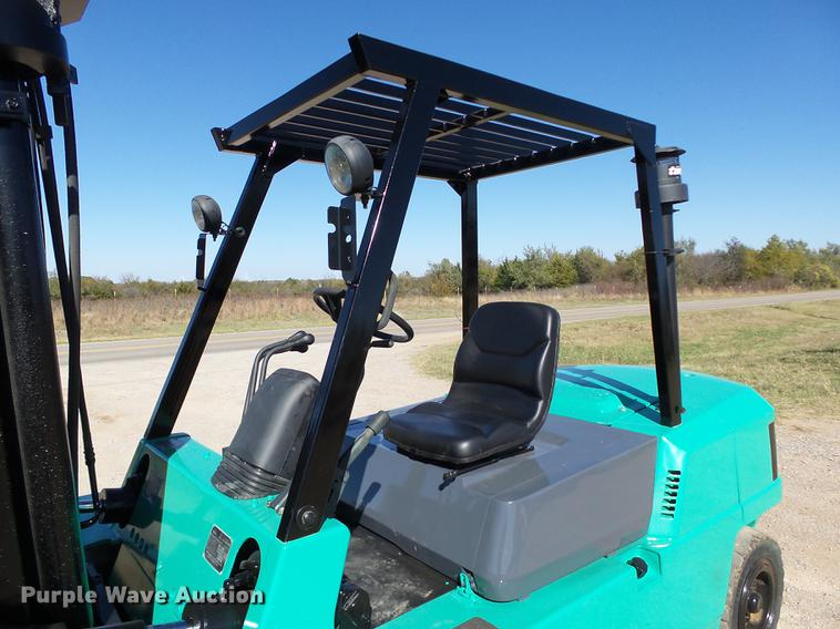 image for item DB4215 2001 Mitsubishi FD50C forklift