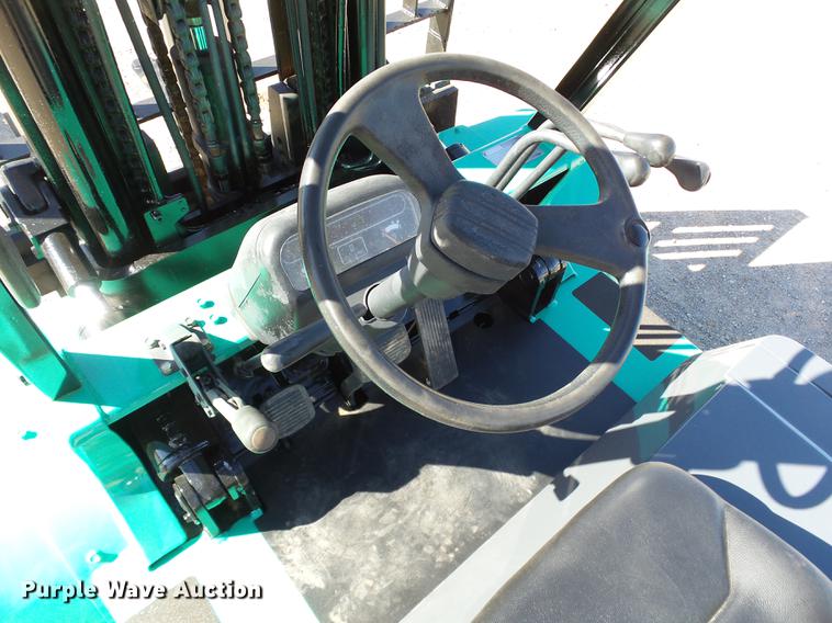 image for item DB4215 2001 Mitsubishi FD50C forklift