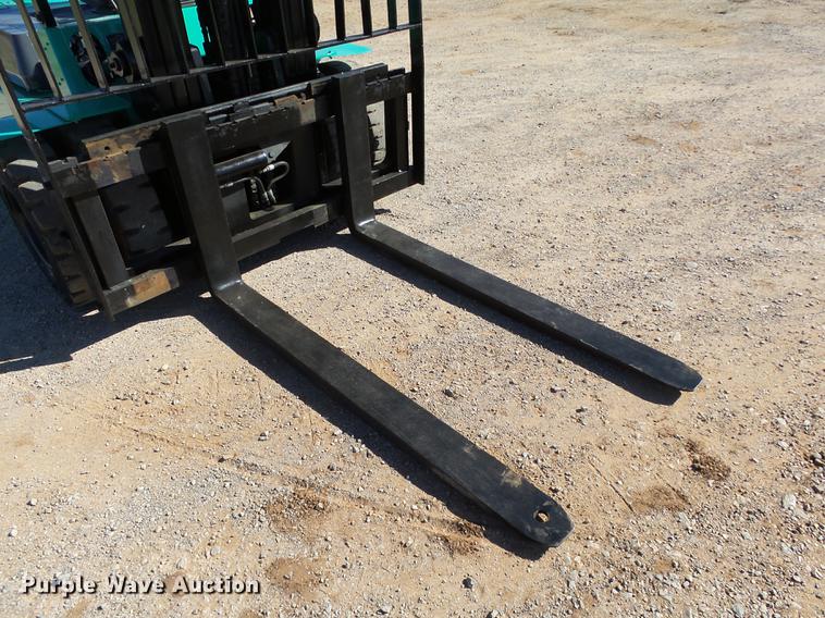 image for item DB4215 2001 Mitsubishi FD50C forklift