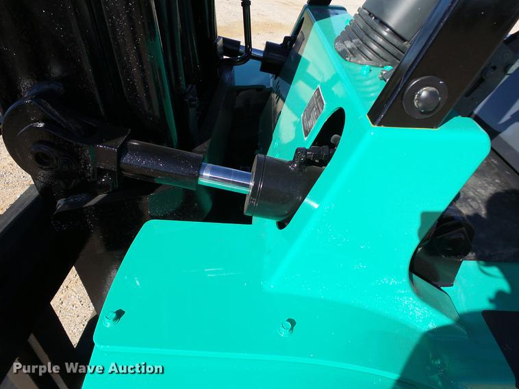 image for item DB4215 2001 Mitsubishi FD50C forklift