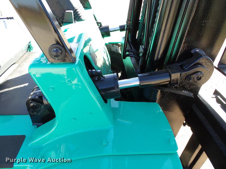 image for item DB4215 2001 Mitsubishi FD50C forklift