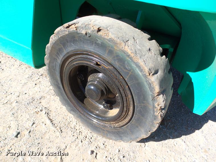 image for item DB4215 2001 Mitsubishi FD50C forklift