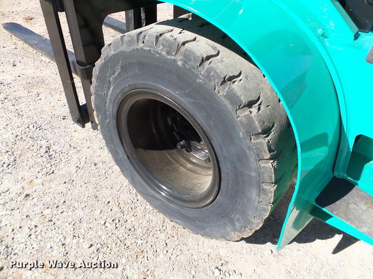 image for item DB4215 2001 Mitsubishi FD50C forklift