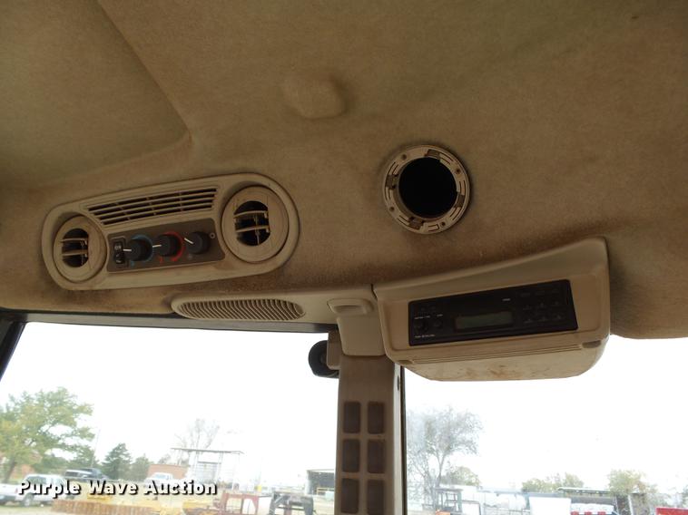 image for item DB4222 2005 John Deere 5325 MFWD tractor