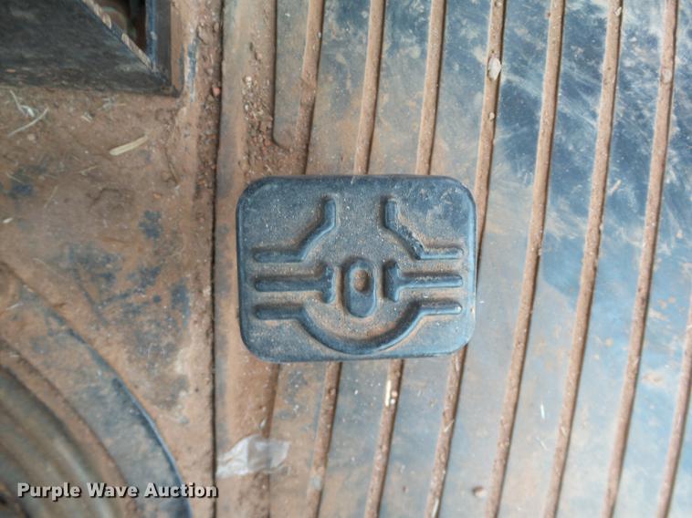 image for item DB4222 2005 John Deere 5325 MFWD tractor