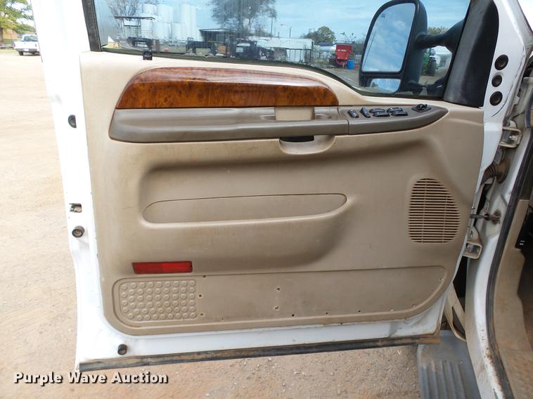 image for item DB4227 2004 Ford F250 Super Duty Lariat Crew Cab pickup truck