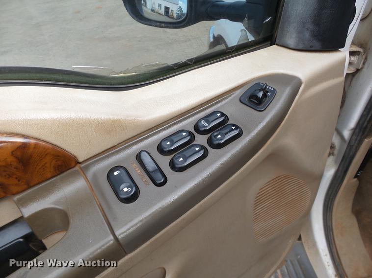 image for item DB4227 2004 Ford F250 Super Duty Lariat Crew Cab pickup truck