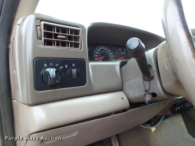 image for item DB4227 2004 Ford F250 Super Duty Lariat Crew Cab pickup truck