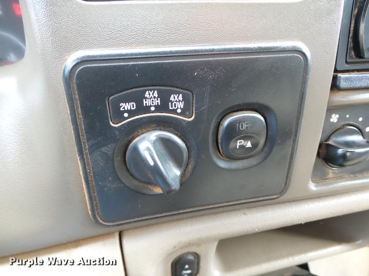 image for item DB4227 2004 Ford F250 Super Duty Lariat Crew Cab pickup truck