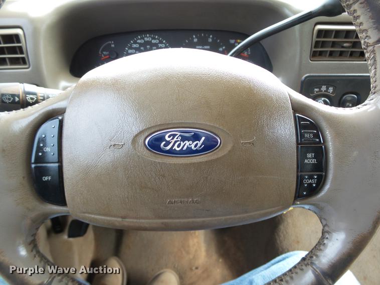 image for item DB4227 2004 Ford F250 Super Duty Lariat Crew Cab pickup truck