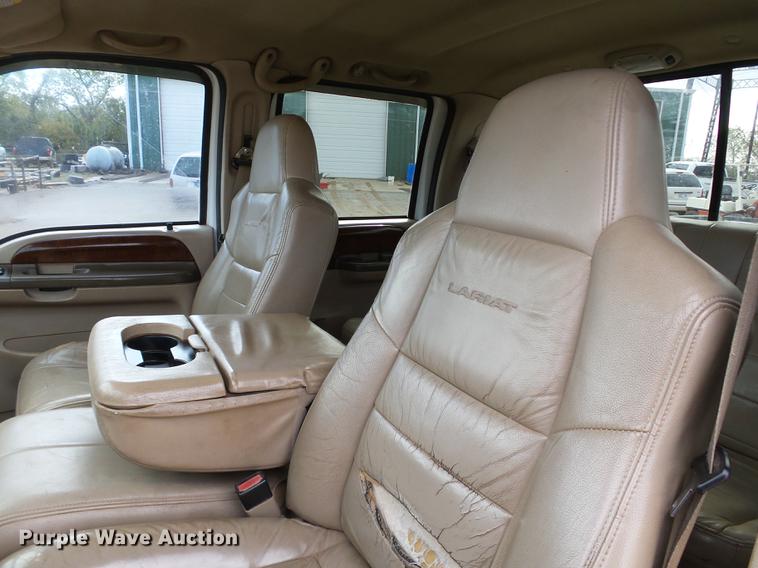 image for item DB4227 2004 Ford F250 Super Duty Lariat Crew Cab pickup truck