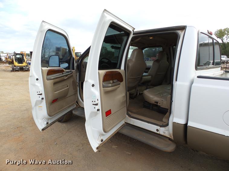 image for item DB4227 2004 Ford F250 Super Duty Lariat Crew Cab pickup truck