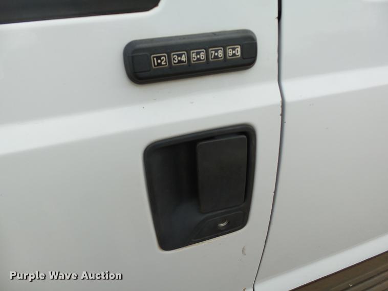 image for item DB4227 2004 Ford F250 Super Duty Lariat Crew Cab pickup truck