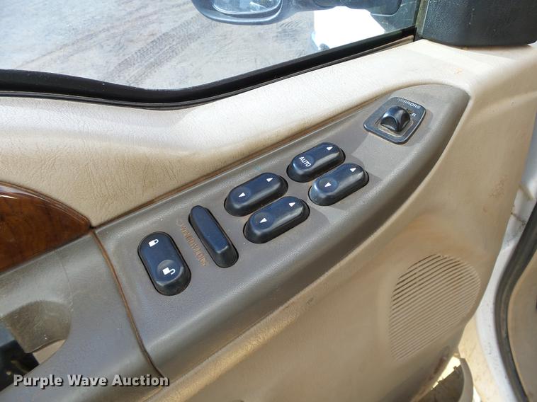 image for item DB4228 2004 Ford F250 Super Duty Lariat Crew Cab pickup truck