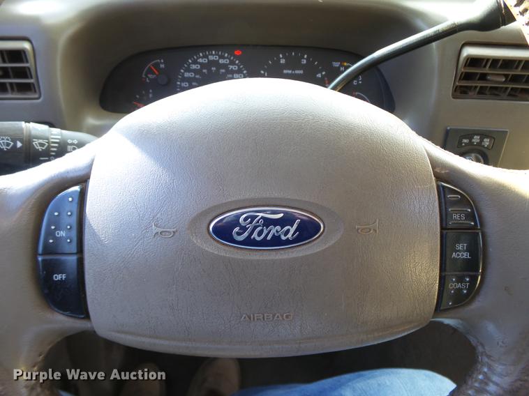 image for item DB4228 2004 Ford F250 Super Duty Lariat Crew Cab pickup truck