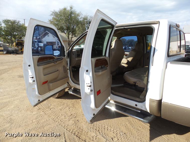 image for item DB4228 2004 Ford F250 Super Duty Lariat Crew Cab pickup truck