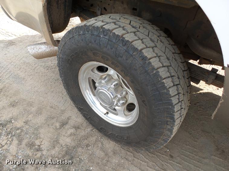 image for item DB4228 2004 Ford F250 Super Duty Lariat Crew Cab pickup truck