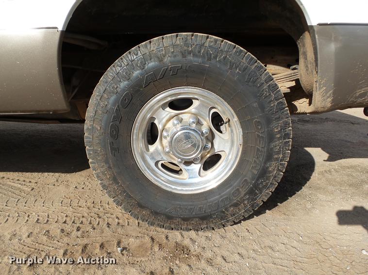 image for item DB4228 2004 Ford F250 Super Duty Lariat Crew Cab pickup truck