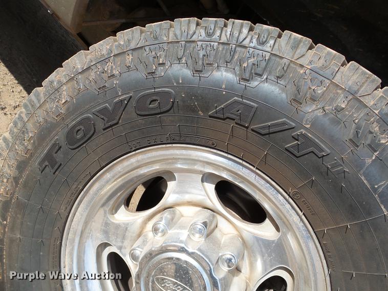 image for item DB4228 2004 Ford F250 Super Duty Lariat Crew Cab pickup truck