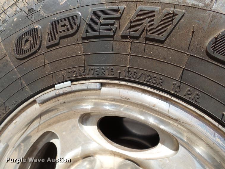 image for item DB4228 2004 Ford F250 Super Duty Lariat Crew Cab pickup truck