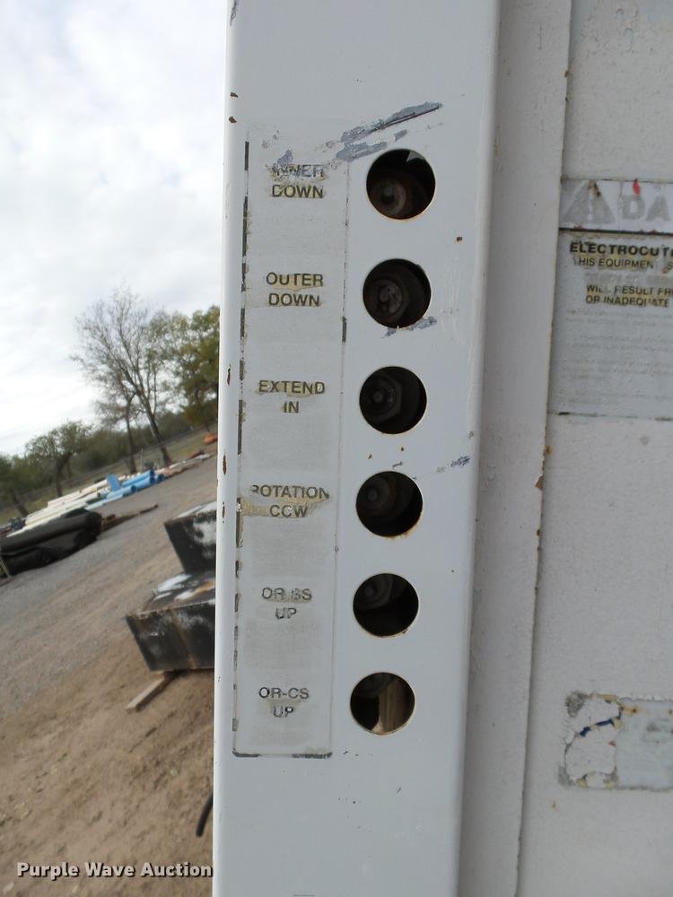 image for item DB4238 1998 Stellar 3200 crane