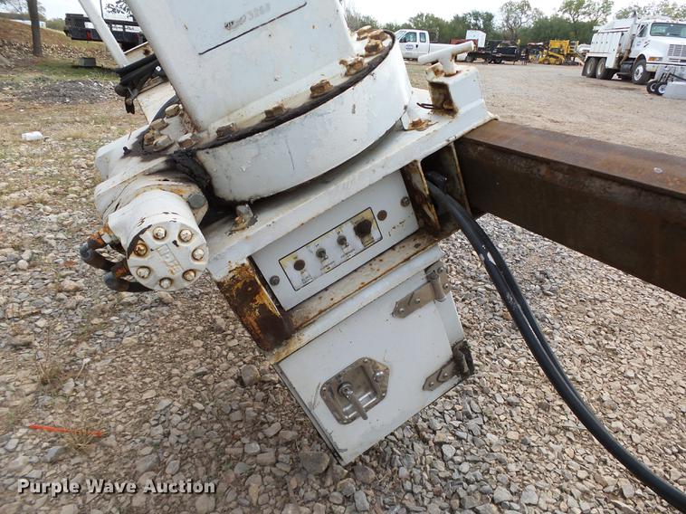 image for item DB4238 1998 Stellar 3200 crane