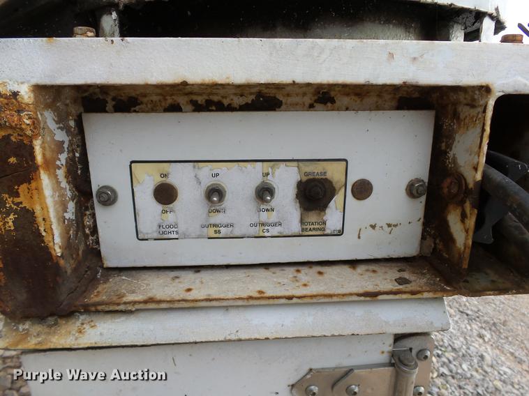 image for item DB4238 1998 Stellar 3200 crane