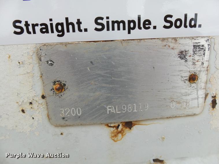 image for item DB4238 1998 Stellar 3200 crane