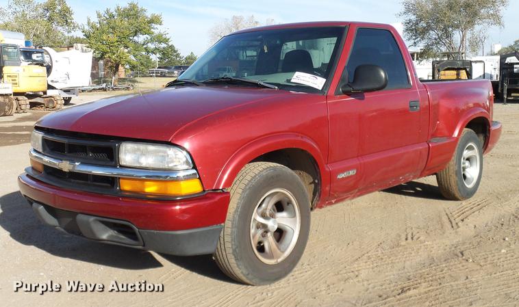 image for item DB5021 1998 Chevrolet S10 pickup truck