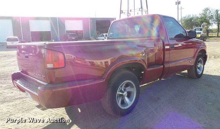 image for item DB5021 1998 Chevrolet S10 pickup truck