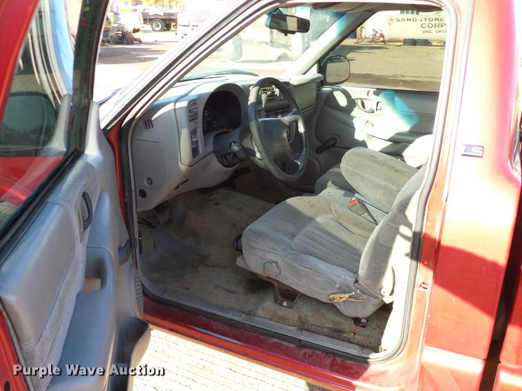 image for item DB5021 1998 Chevrolet S10 pickup truck