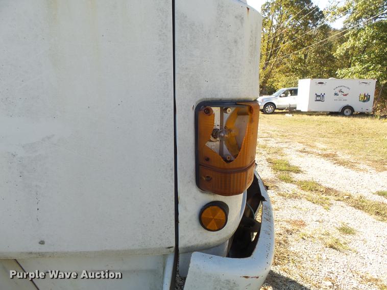 image for item DB6354 1990 Isuzu FTR flatbed truck with crane