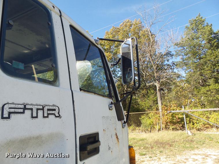 image for item DB6354 1990 Isuzu FTR flatbed truck with crane