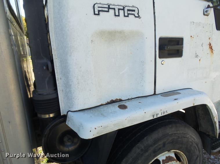 image for item DB6354 1990 Isuzu FTR flatbed truck with crane