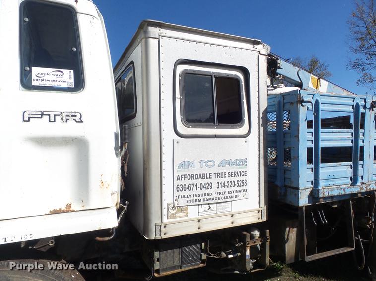 image for item DB6354 1990 Isuzu FTR flatbed truck with crane